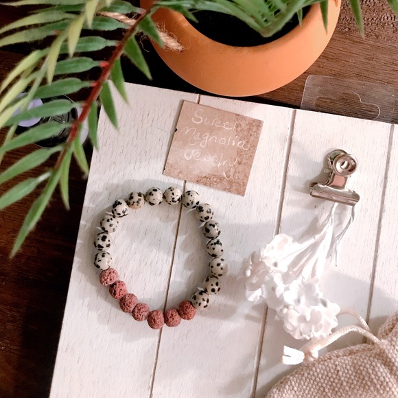 Dalmatian Jasper stone lava diffuser stretch bracelets - Picture 7 of 9